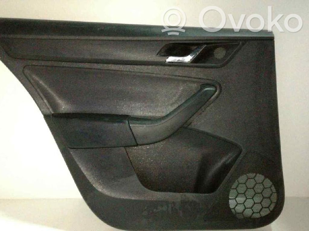 Skoda Rapid (NH) Boczki / Poszycie drzwi tylnych 