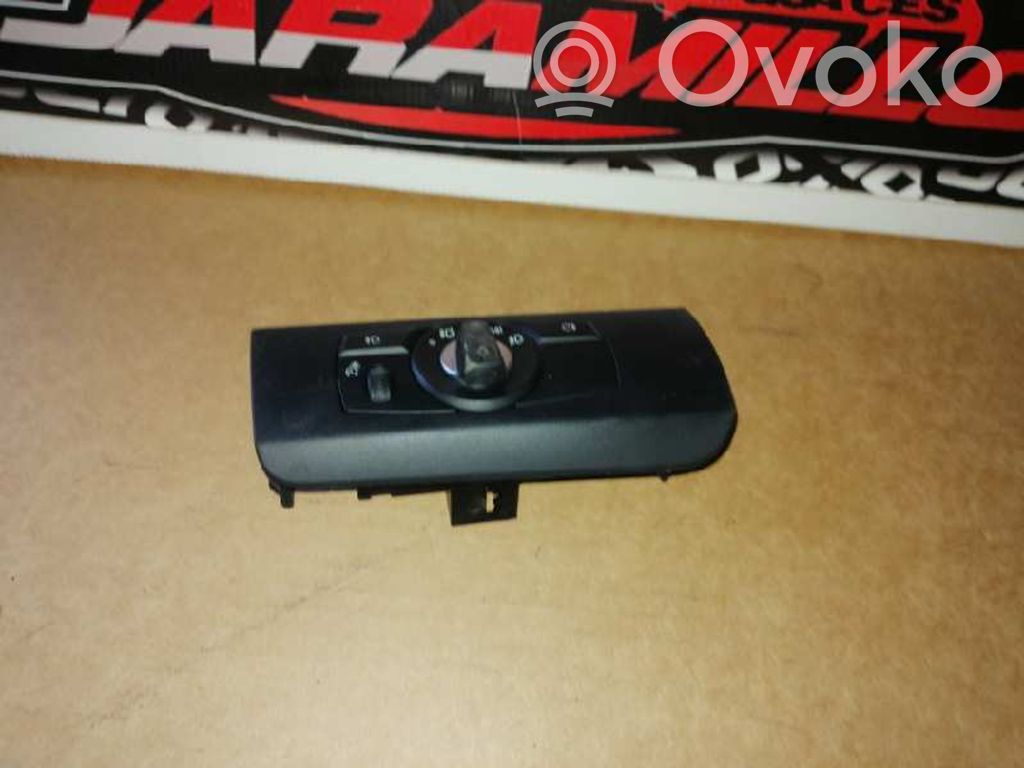 Light switch   9134726,336110201