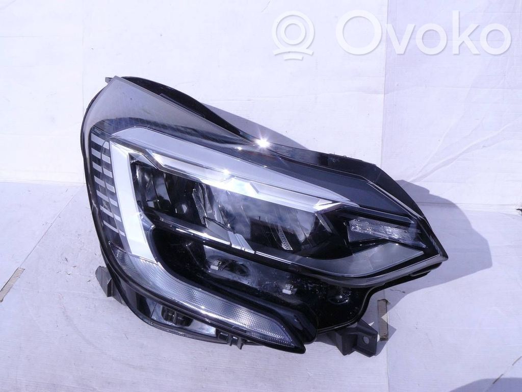 Renault Captur II Headlight/headlamp 