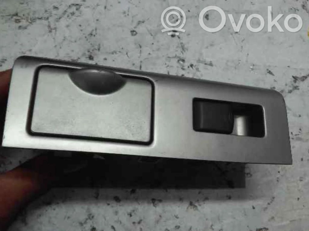 Electric window control switch   25411EA00A,25411EA00A