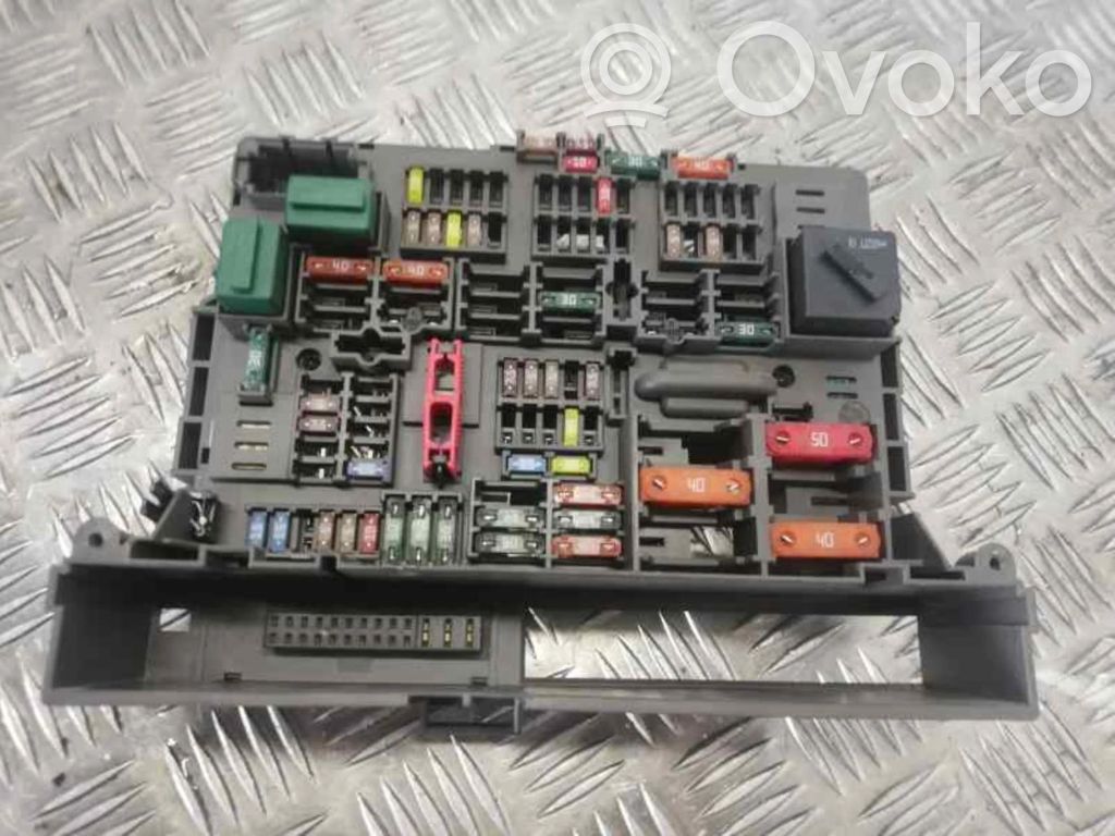 BMW 1 E81 E87 Fuse module 