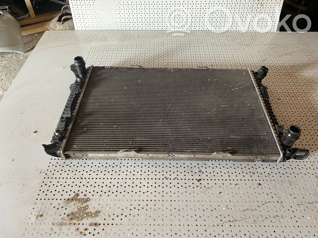 Audi A4 S4 B8 8K Coolant radiator 