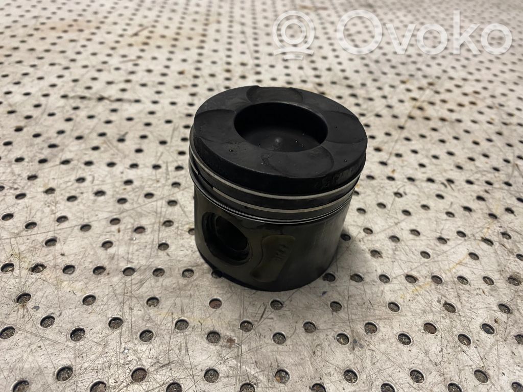 Piston