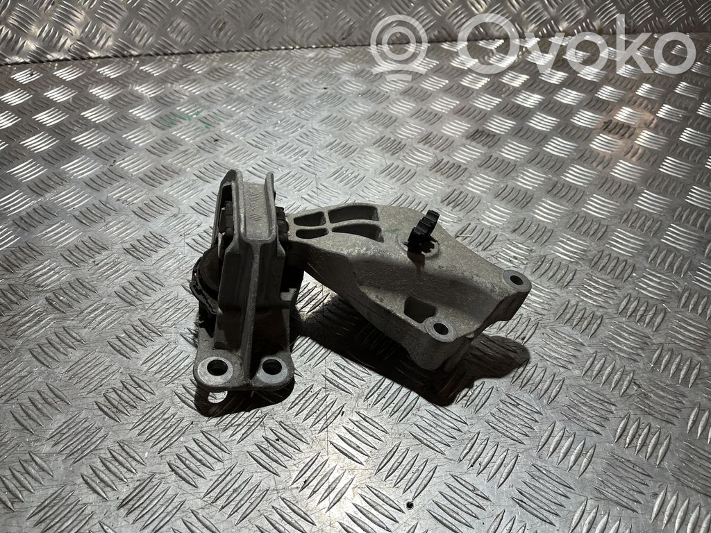 Engine mount bracket   PU28437,PU28437