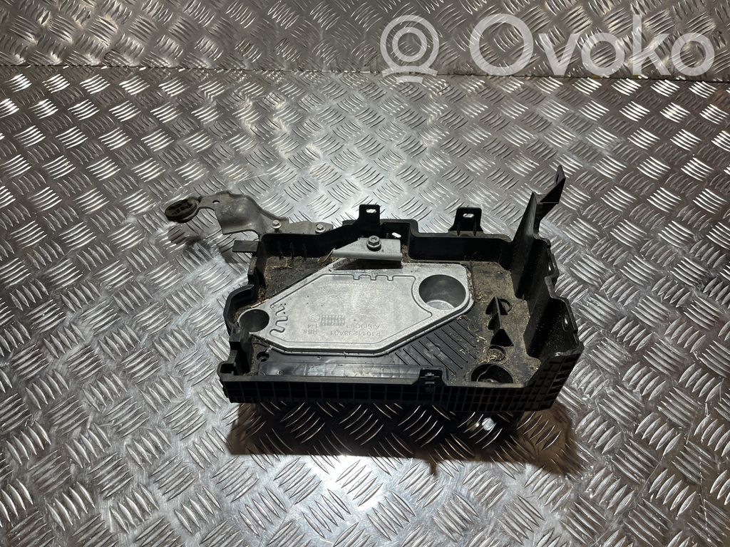 Nissan Juke II F16 Soporte para la batería 