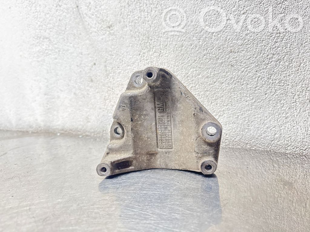 Opel Zafira A Engine mounting bracket 