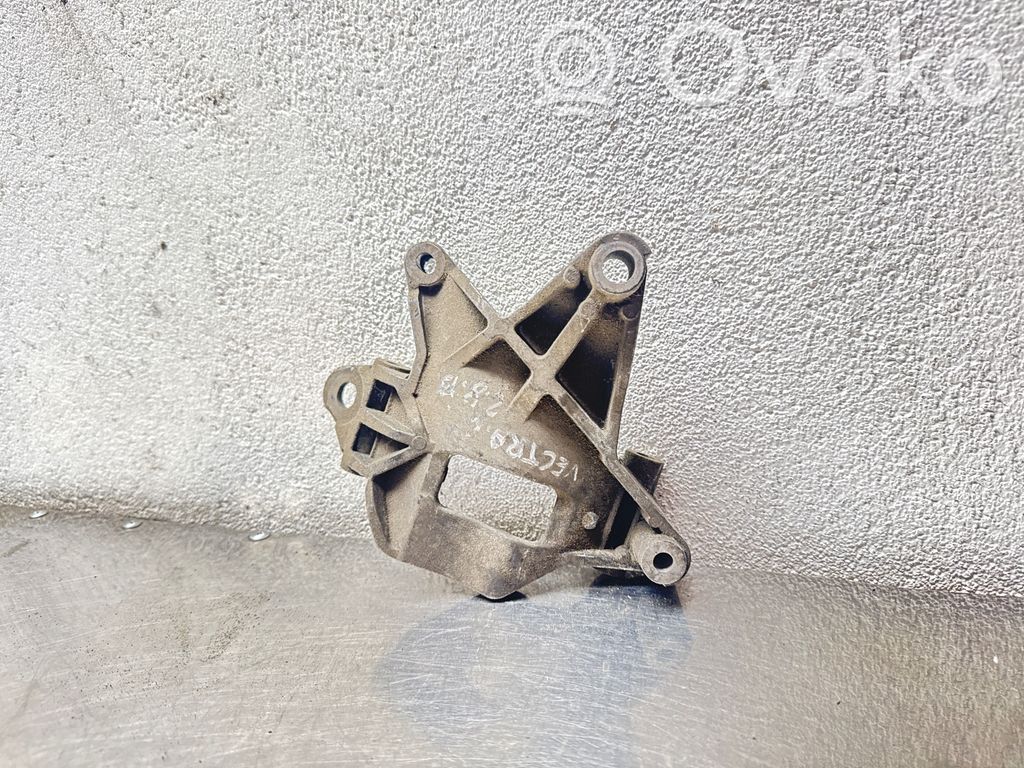 Engine mounting bracket   55353631