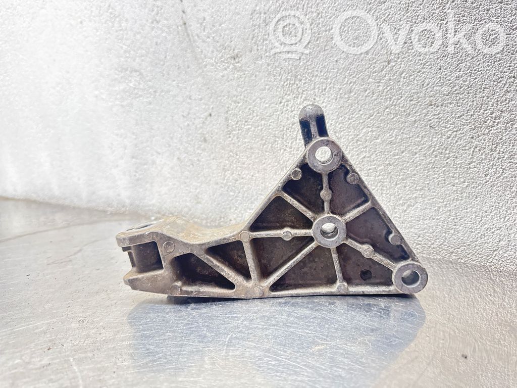 Opel Astra H Engine mounting bracket 
