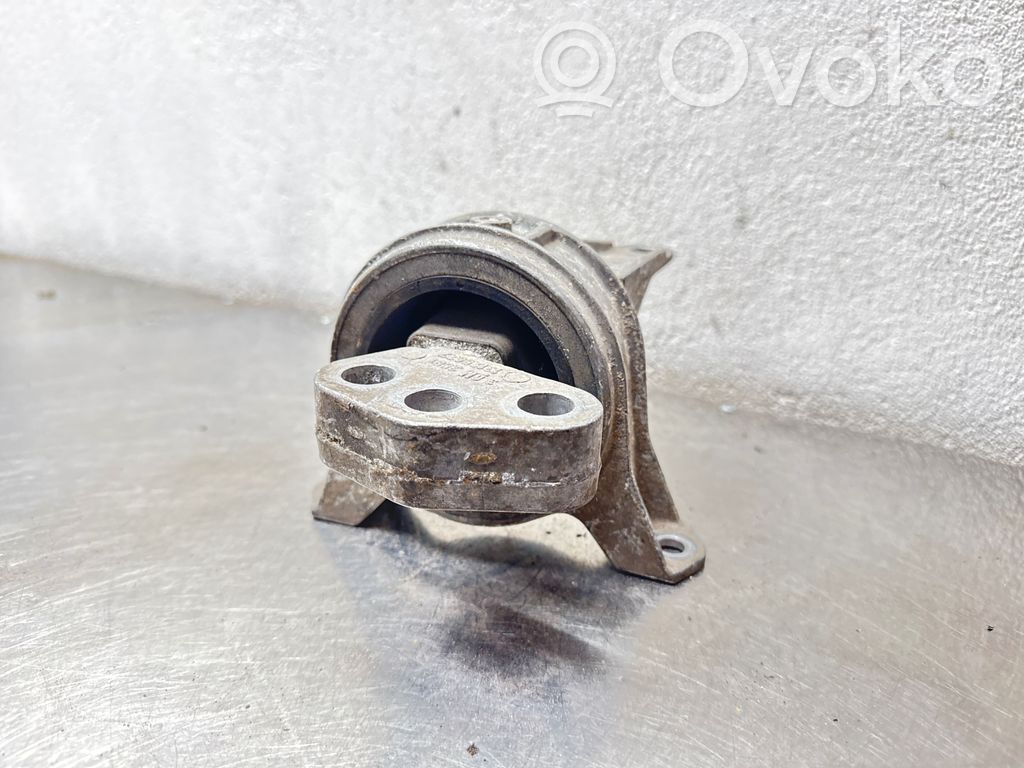 Engine mount bracket   V05630