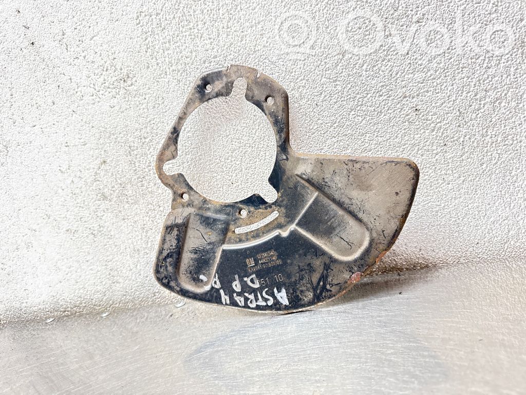 Opel Astra J Osłona przedniej tarczy hamulcowej 