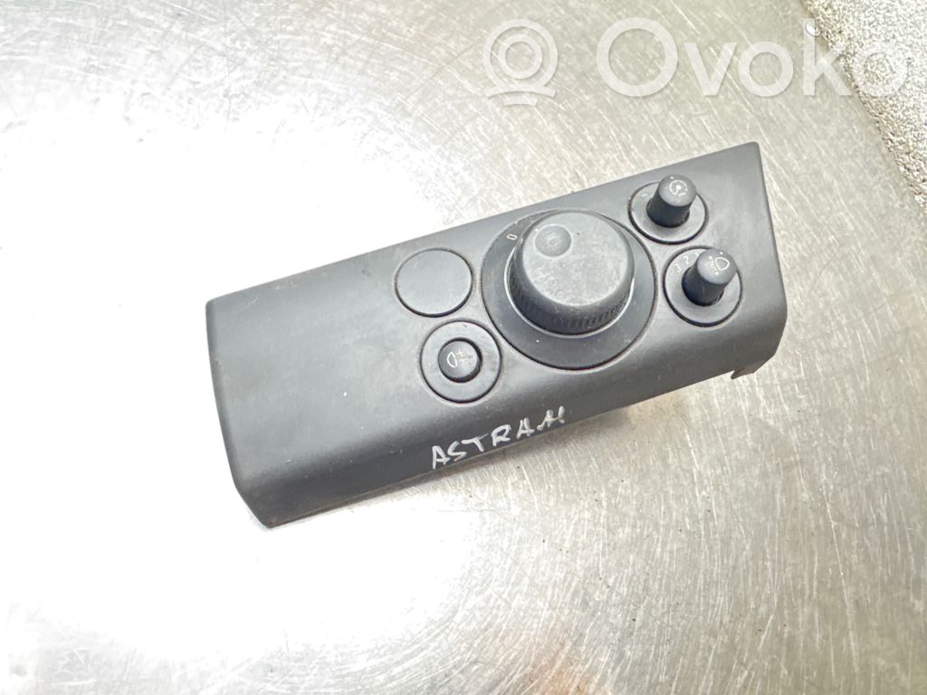 Opel Astra H Light switch 