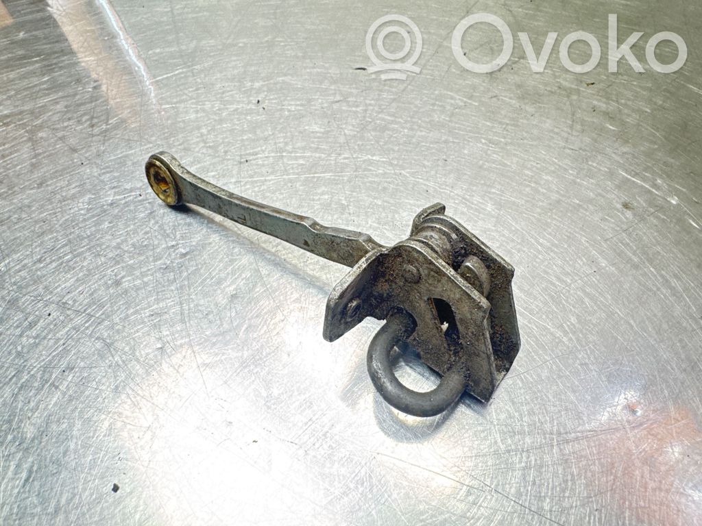 Opel Vectra B Etuoven pidätin 