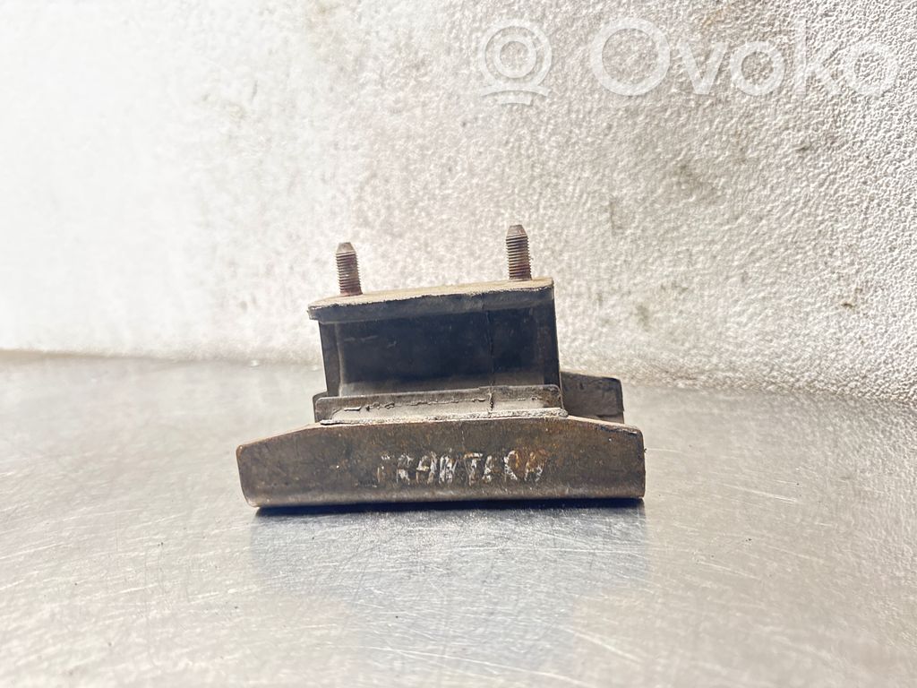 Engine mount bracket
