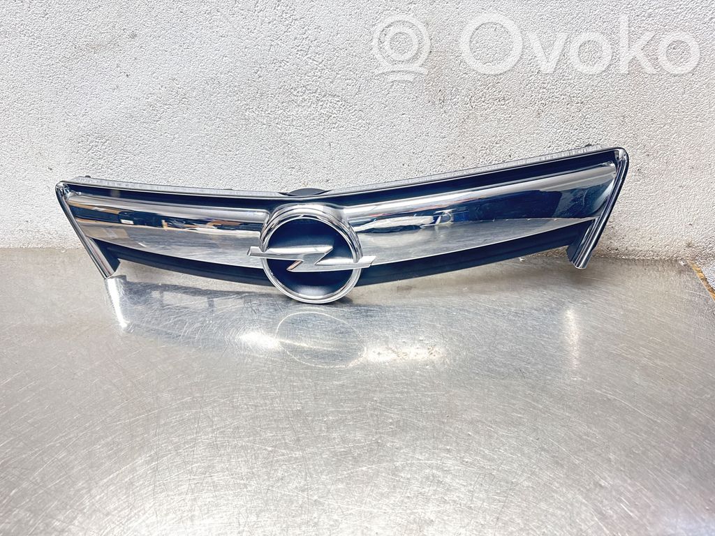 Opel Antara Front bumper upper radiator grill 
