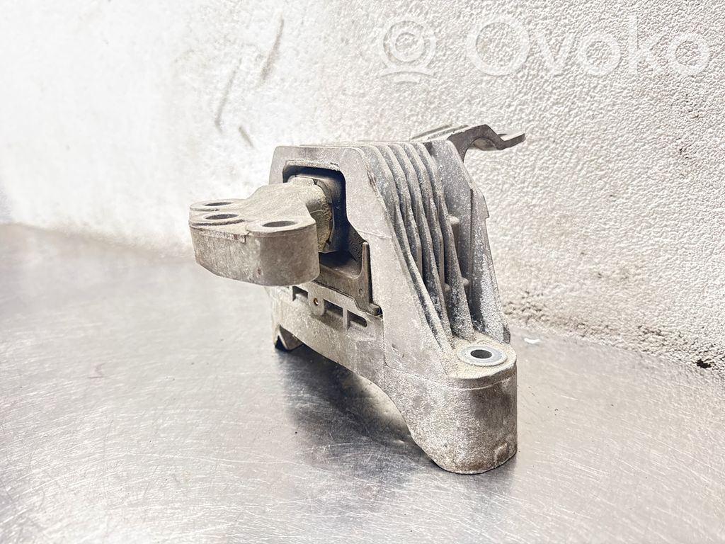 Opel Astra J Engine mount bracket 