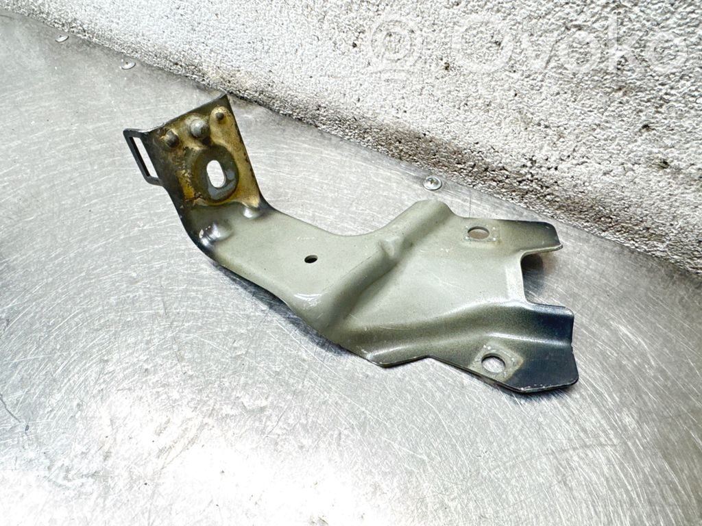Opel Insignia A Uchwyt / Mocowanie błotnika przedniego 