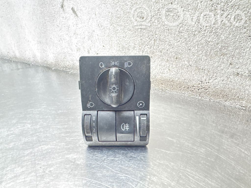 Opel Corsa C Lukturu slēdzis 