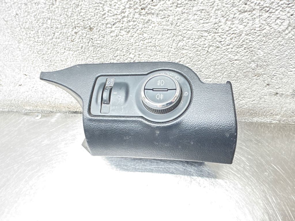 Light switch   22901655,321837,13241914