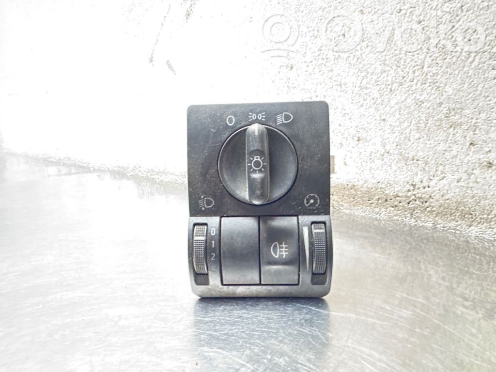 Light switch   9116614,0524119,32847802