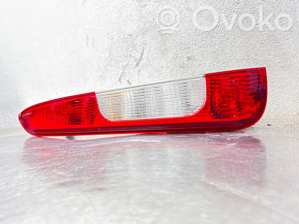 Ford C-MAX I Galinis žibintas kėbule 