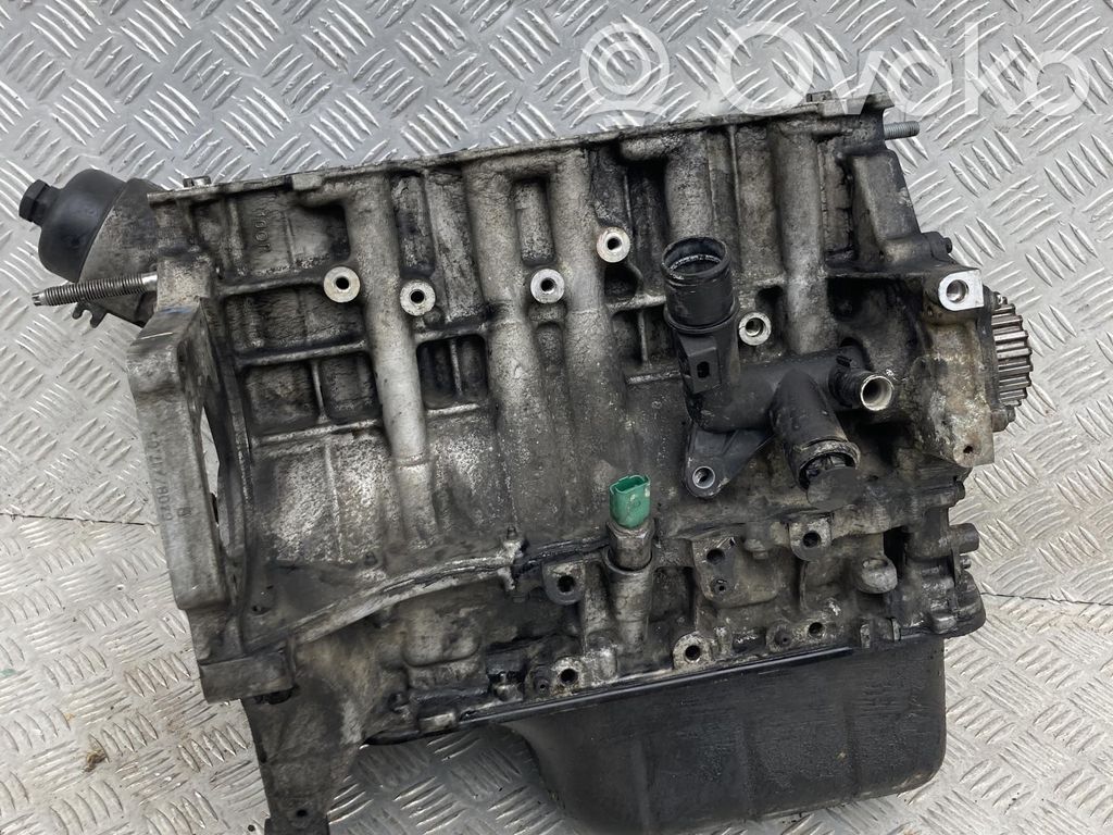 Peugeot 2008 I Engine block 