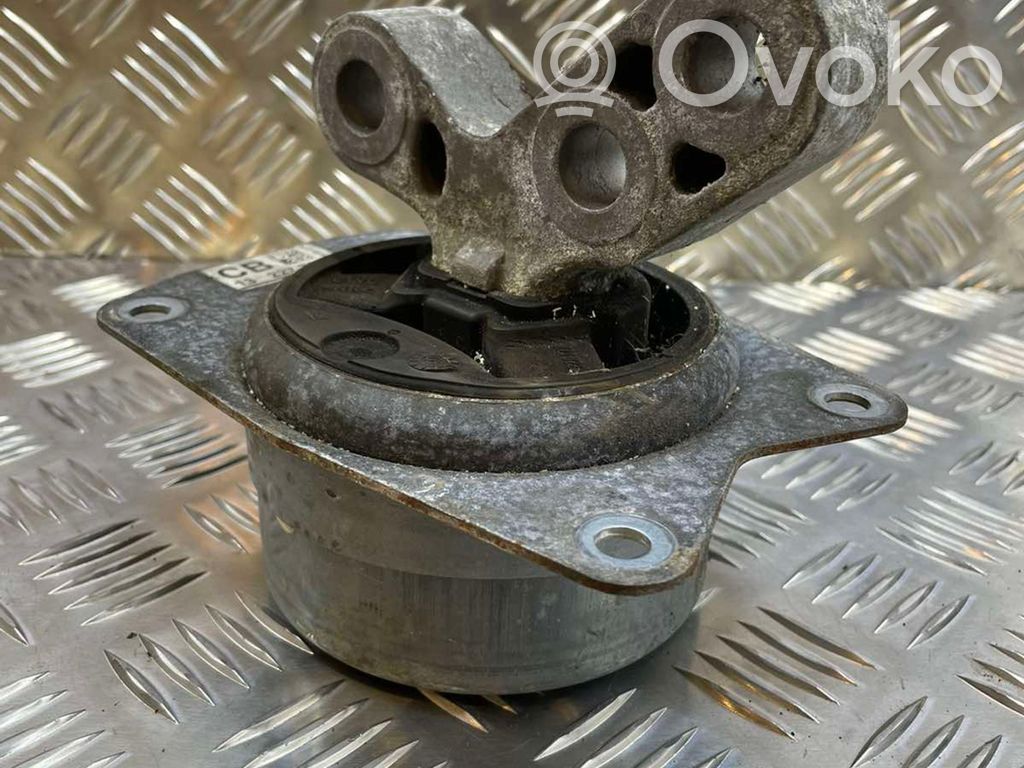 Opel Insignia A Engine mount bracket 