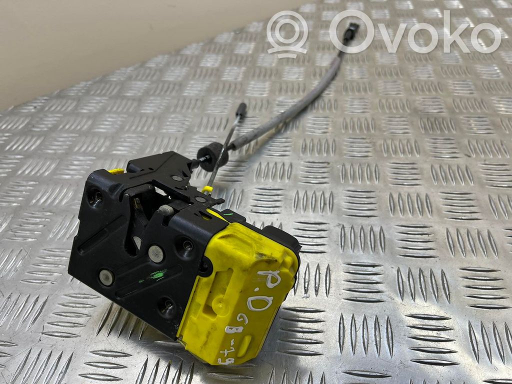 Volvo S60 Priekšpusē slēdzene 