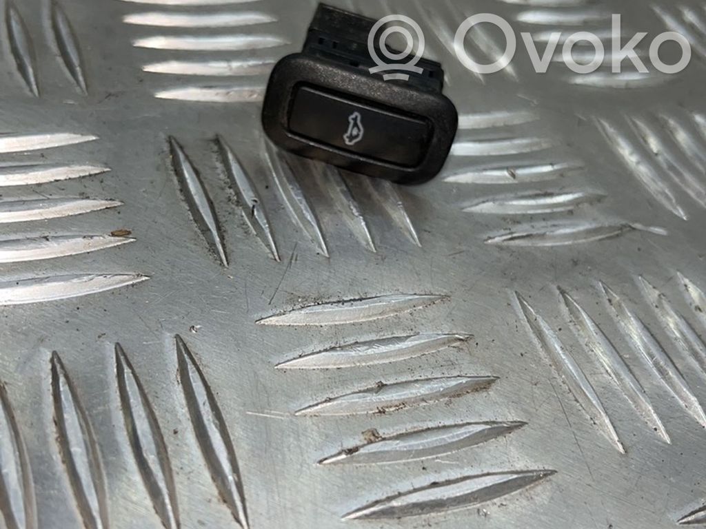 Volkswagen PASSAT B6 Alarm switch 
