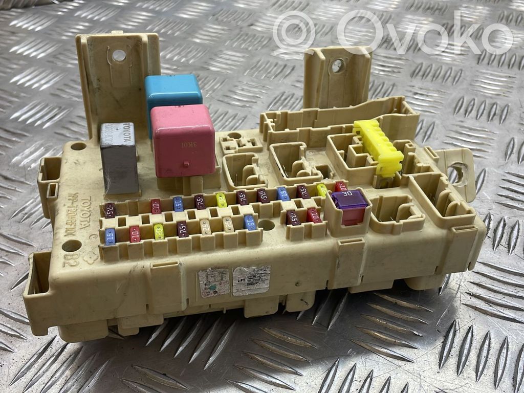 Toyota Corolla Verso AR10 Fuse module 