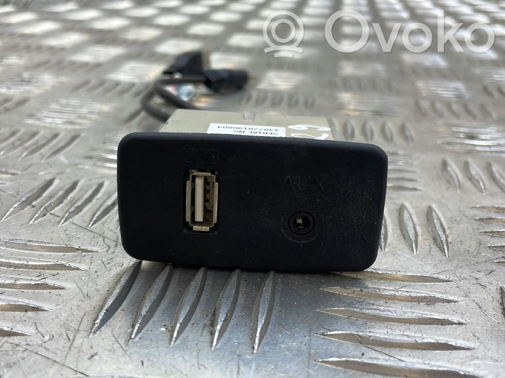 Subaru Forester SJ Enchufe conector USB 