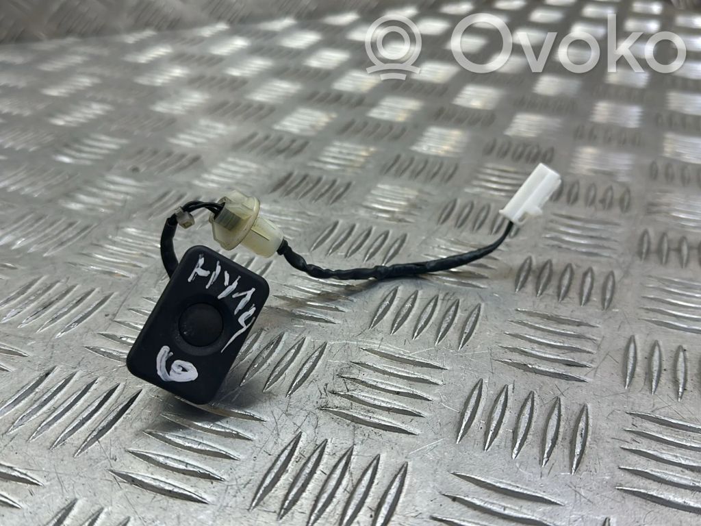 Mazda 3 II Tailgate opening switch 