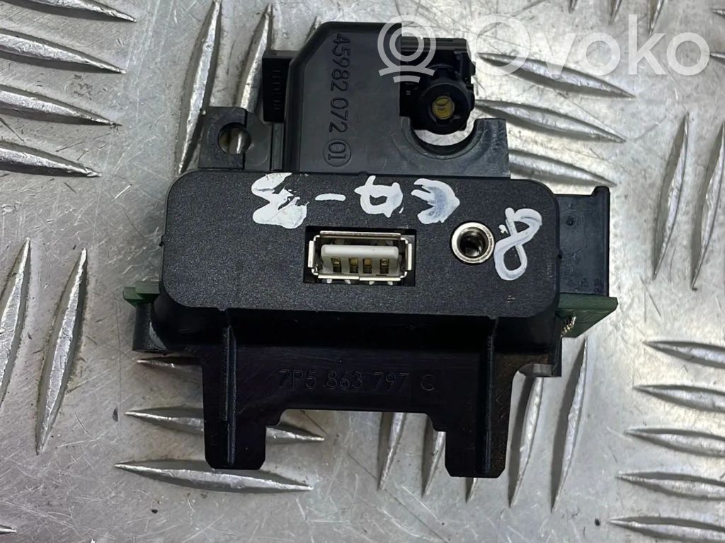 Porsche Cayenne (92A) Enchufe conector entrada auxiliar 