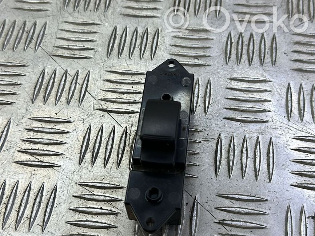 Mitsubishi Outlander Electric window control switch 