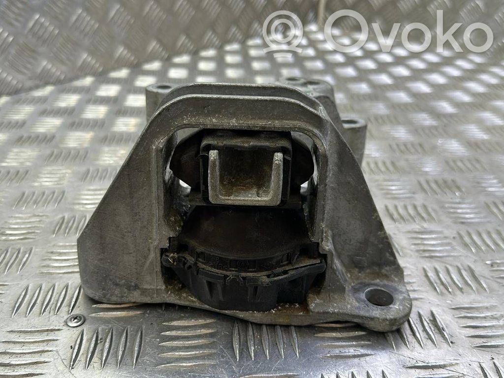 Nissan Qashqai Engine mount bracket 