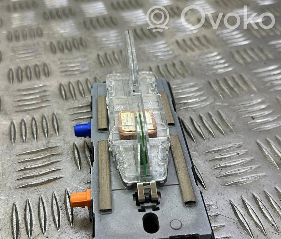 Volvo S90, V90 GPS-pystyantenni 
