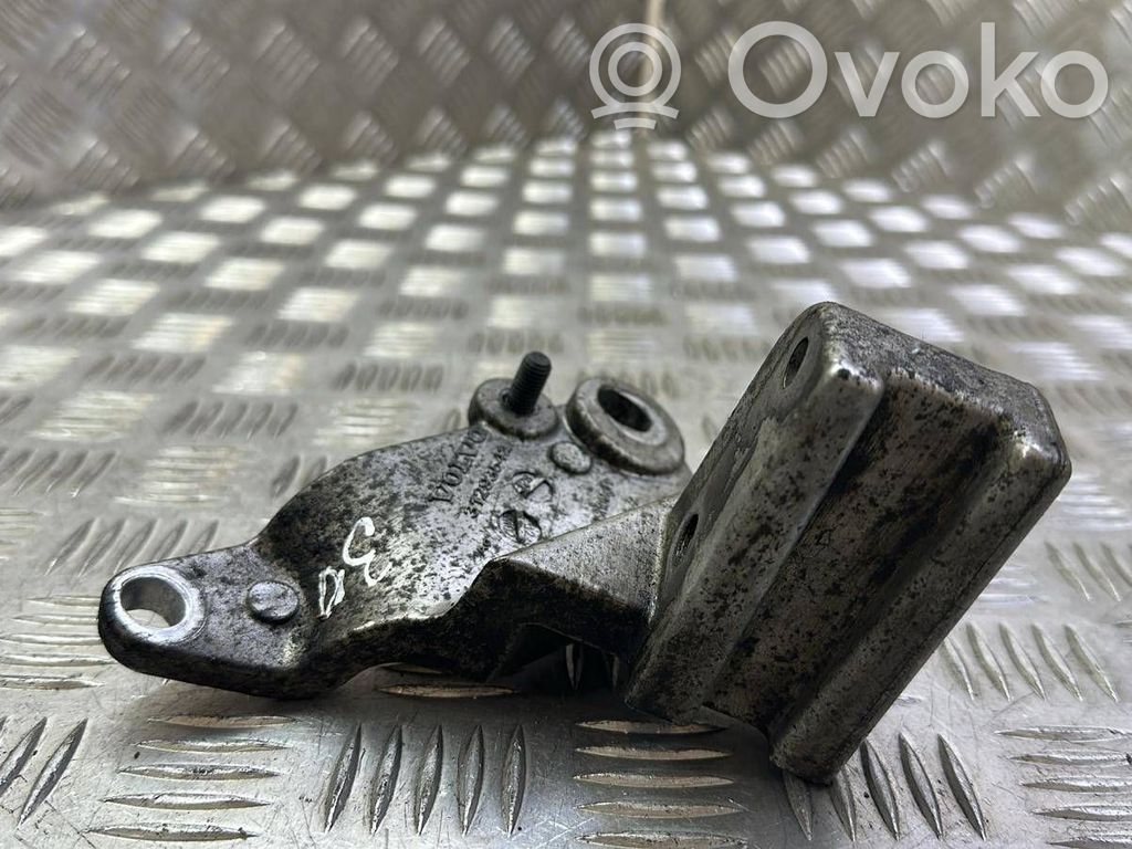 Volvo XC60 Engine mounting bracket 