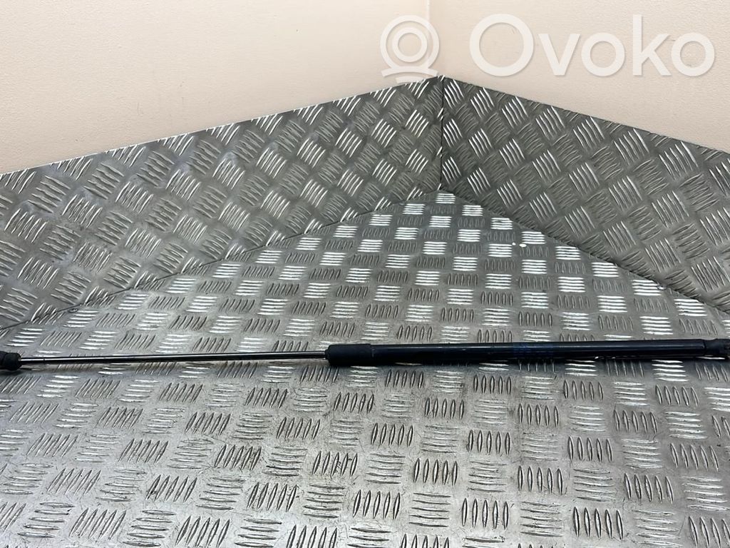 Audi A3 S3 8V Siłownik maski przedniej 