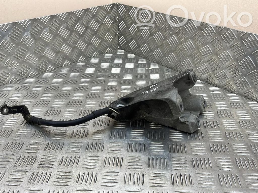 Audi Q7 4L Engine mounting bracket 