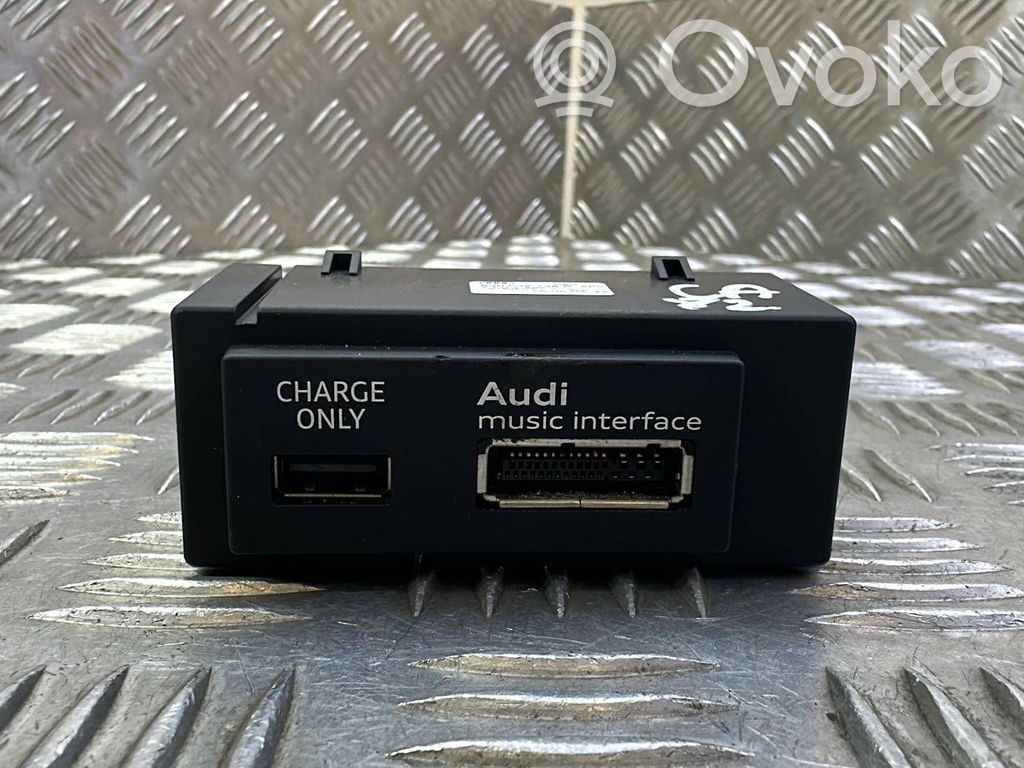 Audi A3 S3 8V USB socket connector 