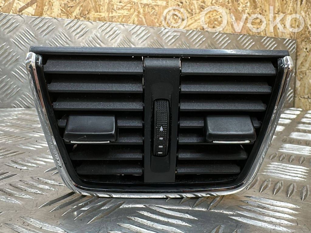Skoda Octavia Mk3 (5E) Dysze / Kratki środkowego nawiewu deski rozdzielczej 