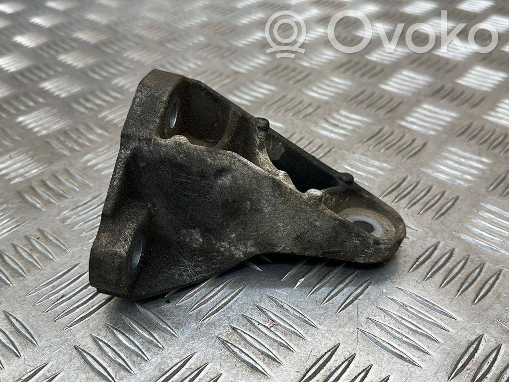 Engine mounting bracket   5R836061BA