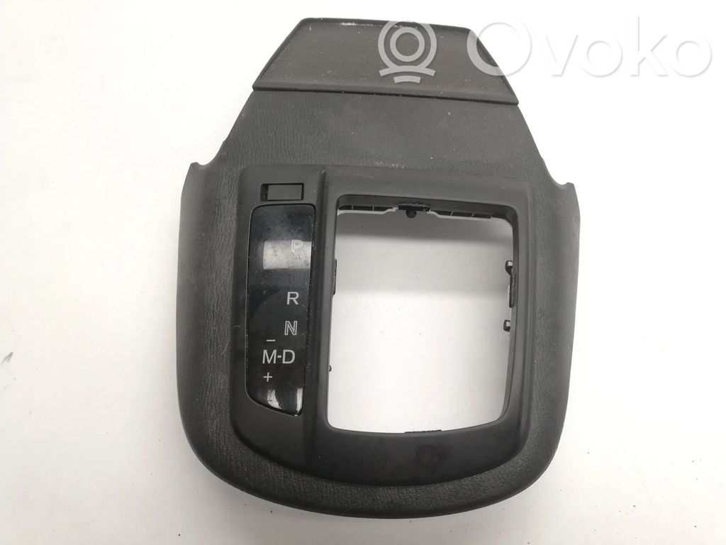 Mazda CX-5 Pavarų perjungimo svirties apdaila (plastikinė) 