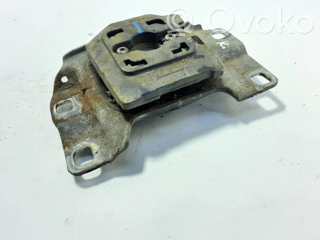 Volvo V40 Engine mount bracket 