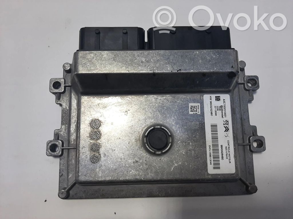 Peugeot 208 II Engine control unit/module 