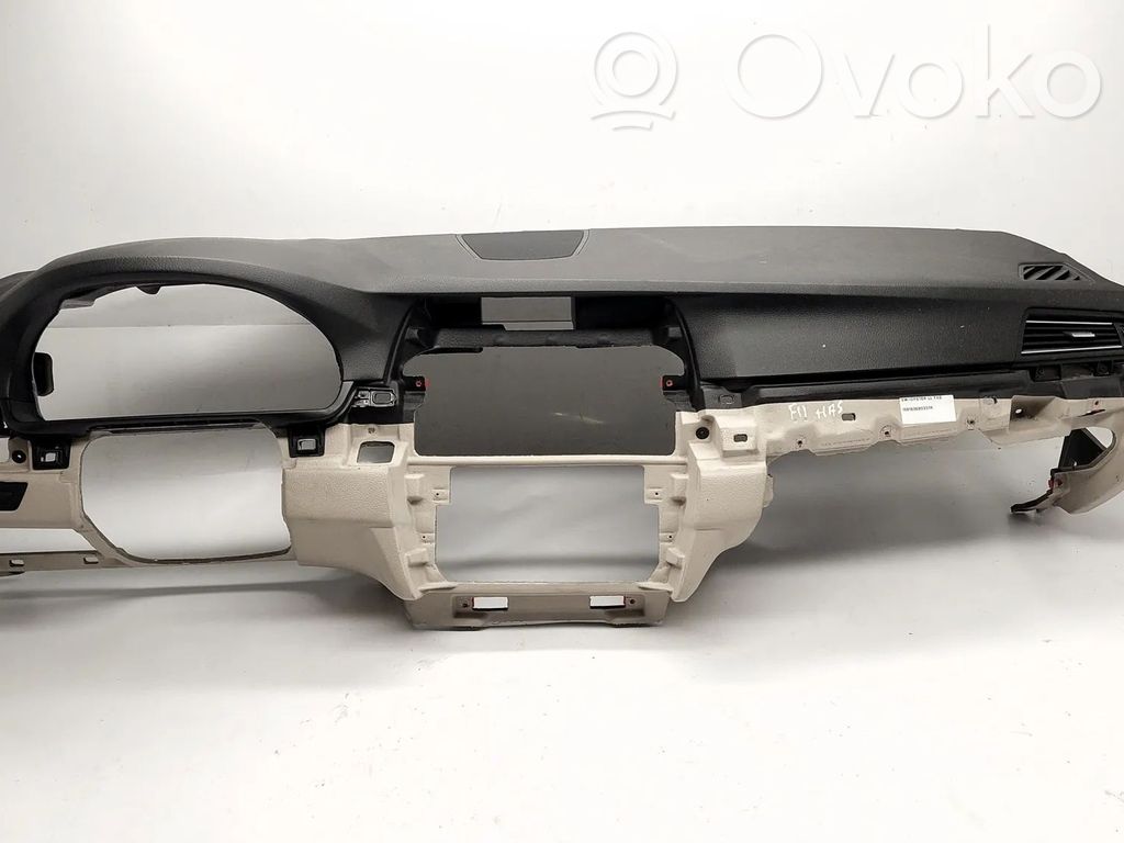 BMW 5 F10 F11 Deska rozdzielcza 