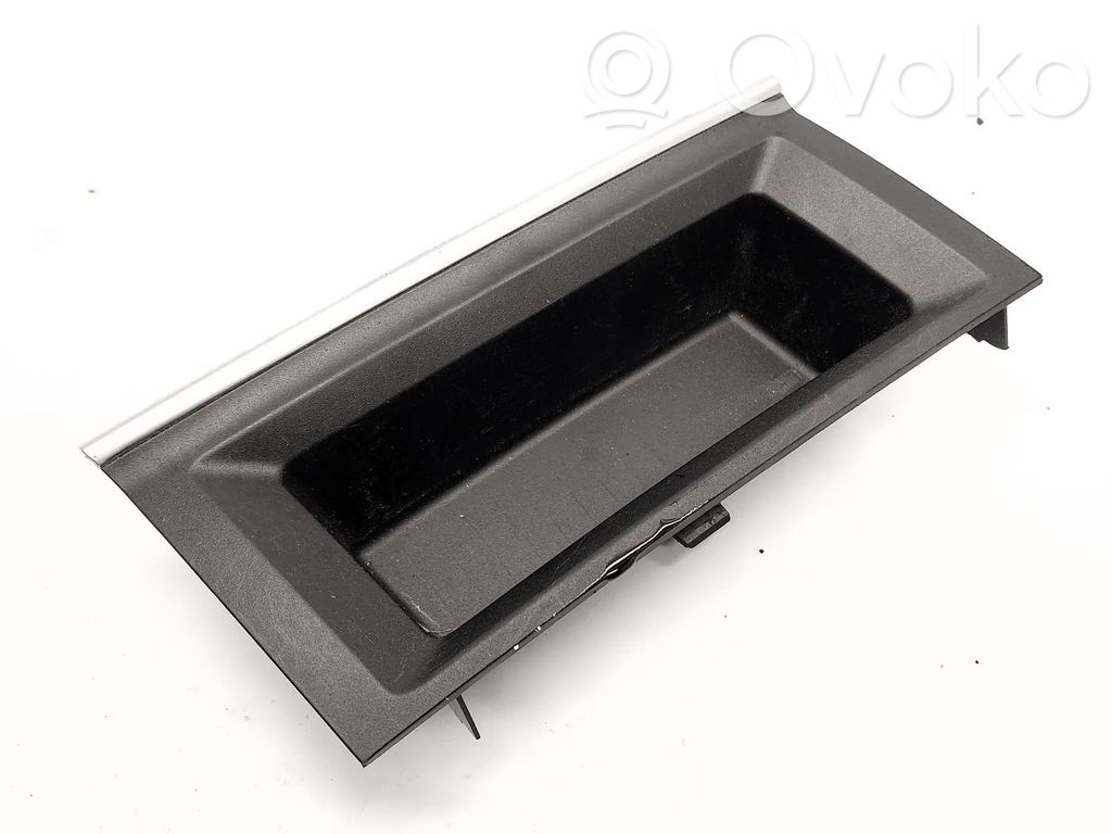 BMW 2 F45 Kita salono detalė 