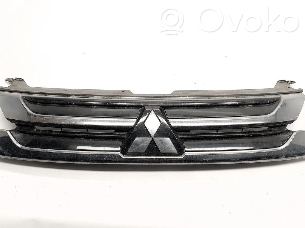 Mitsubishi Outlander Etupuskurin ylempi jäähdytinsäleikkö 