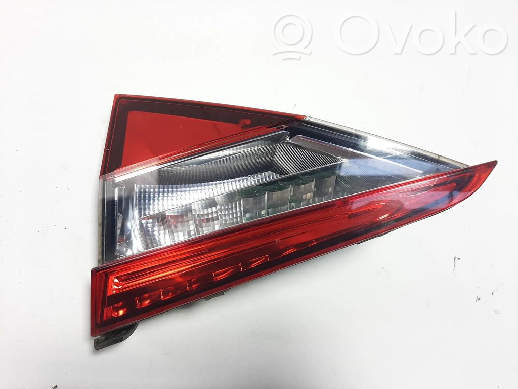 Skoda Superb B8 (3V) Lampy tylnej klapy bagażnika 