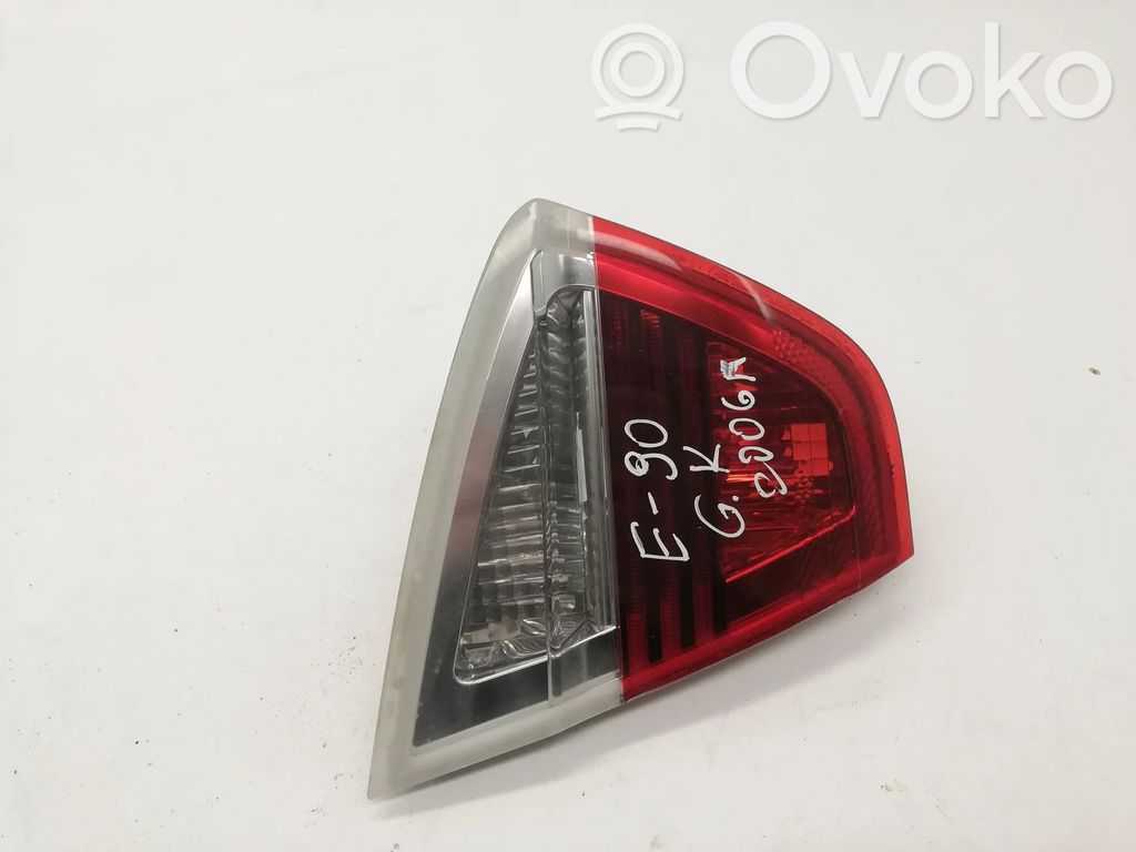 BMW 3 E90 E91 Aizmugurējais lukturis pārsegā 