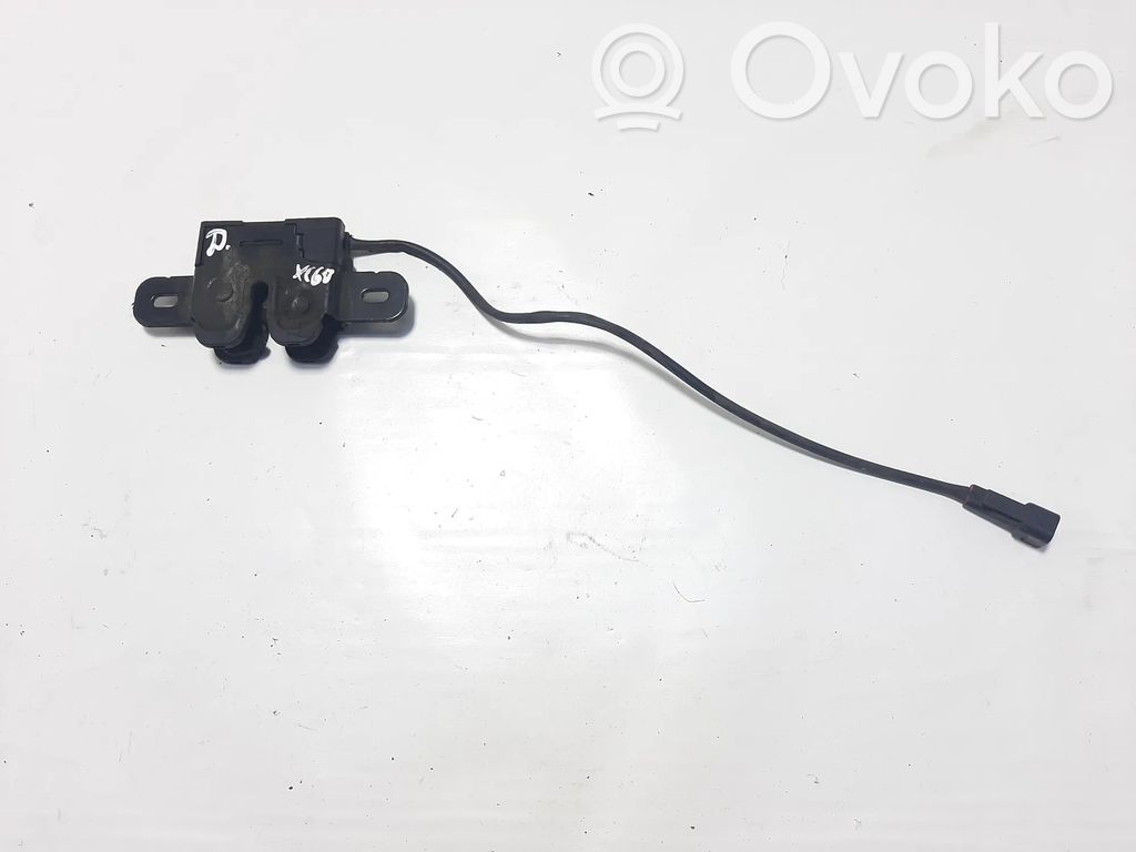 Volvo XC60 Konepellin lukituksen vastakappale